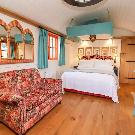 The Storyteller בית נופש